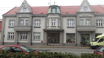 Lázně Bohdaneč, nové omítky a kompletní rekonstrukce  fasády domu včetně odvětrávání.