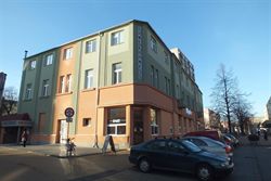 Stavební práce na rozšíření  budovy Myslivny v Pardubicích o další křídlo s administrativní prostory.